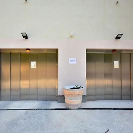 Brand New ! Seaside Apt With Poolview & Parking Budva Bagian luar foto